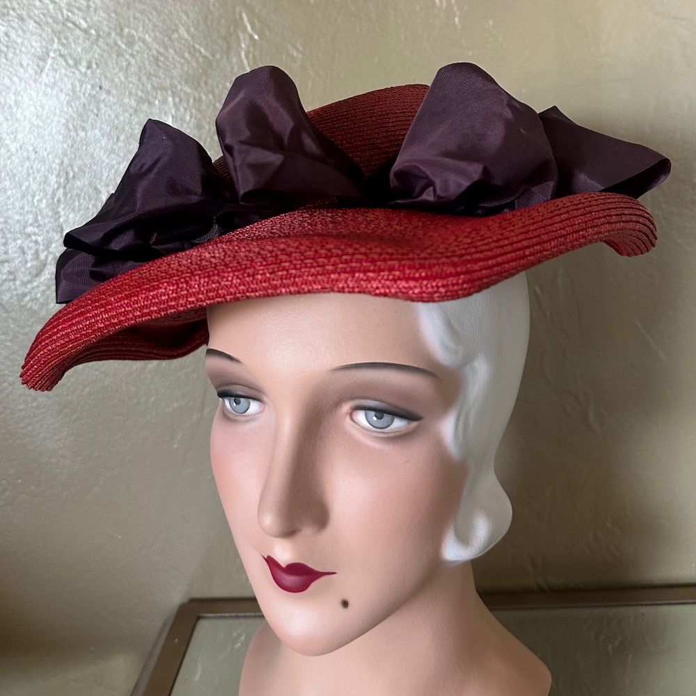 ADORABLE 1940s' RED STRAW HAT WITH BURGUNDY TAFFETA BOWS and GLOVES
